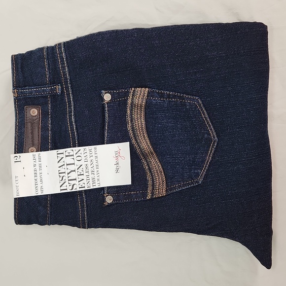NWT Style & Co Bootcut Rinse Wash Size 12 Curvy Boot CUT Jeans - Picture 1 of 17